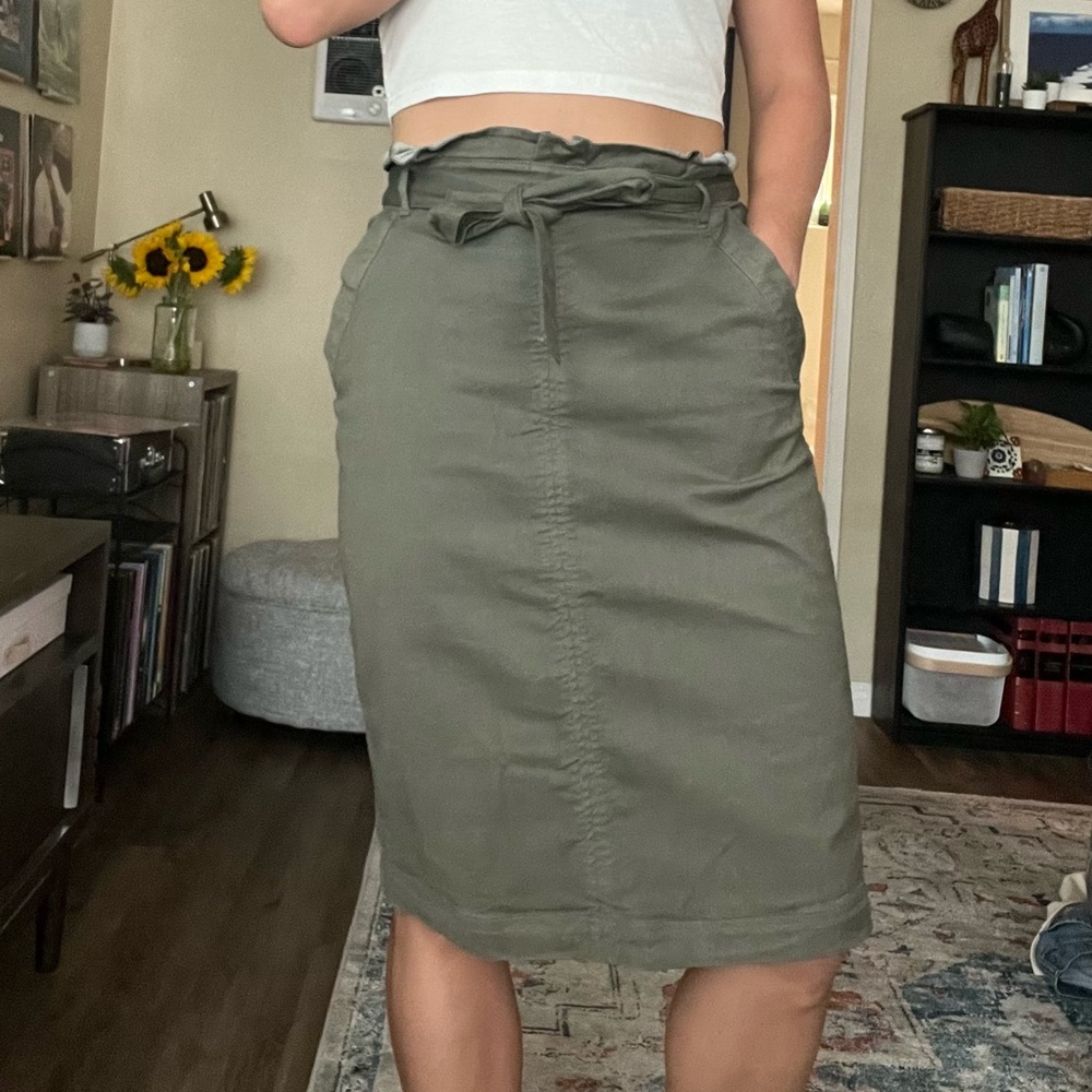 Banana Republic Hunter Green Pencil Skirt w/tie